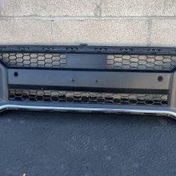 2021-2024 Jeep Grand Cherokee front Bumper Lower Grille Oem