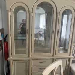 China Cabinet That Lights Up