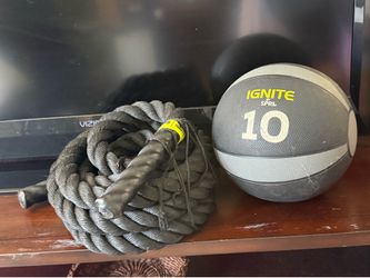 10 lb Medicine Ball and Conditioning Rope IGNITE