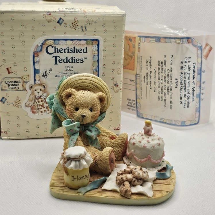 Cherished Teddies ANNA figurine honey 1991 birthday celebration hooray

Mint condition, kept in the box, box has some spots/writing

ANNA

BEAR WITH H
