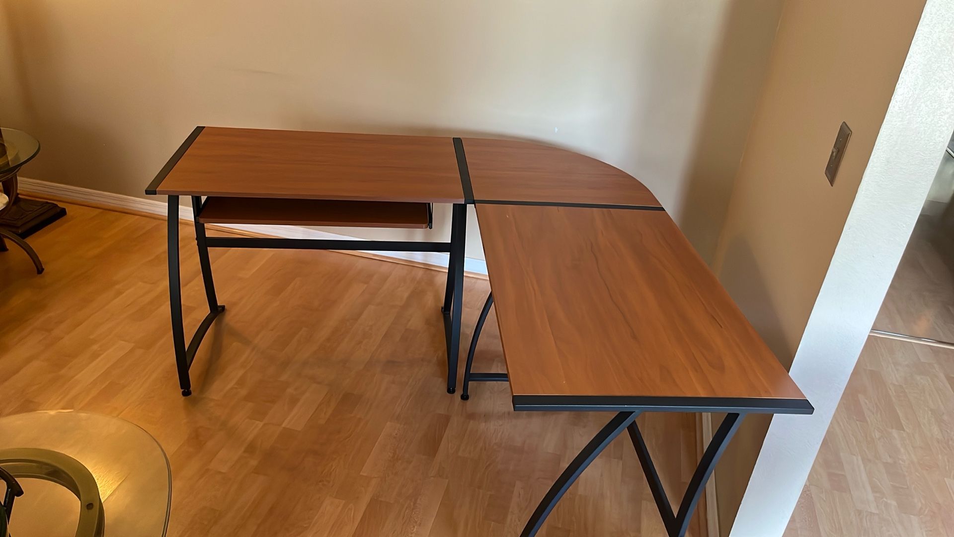 Corner Sectional Desk - Workspace w/sliding Keyboard