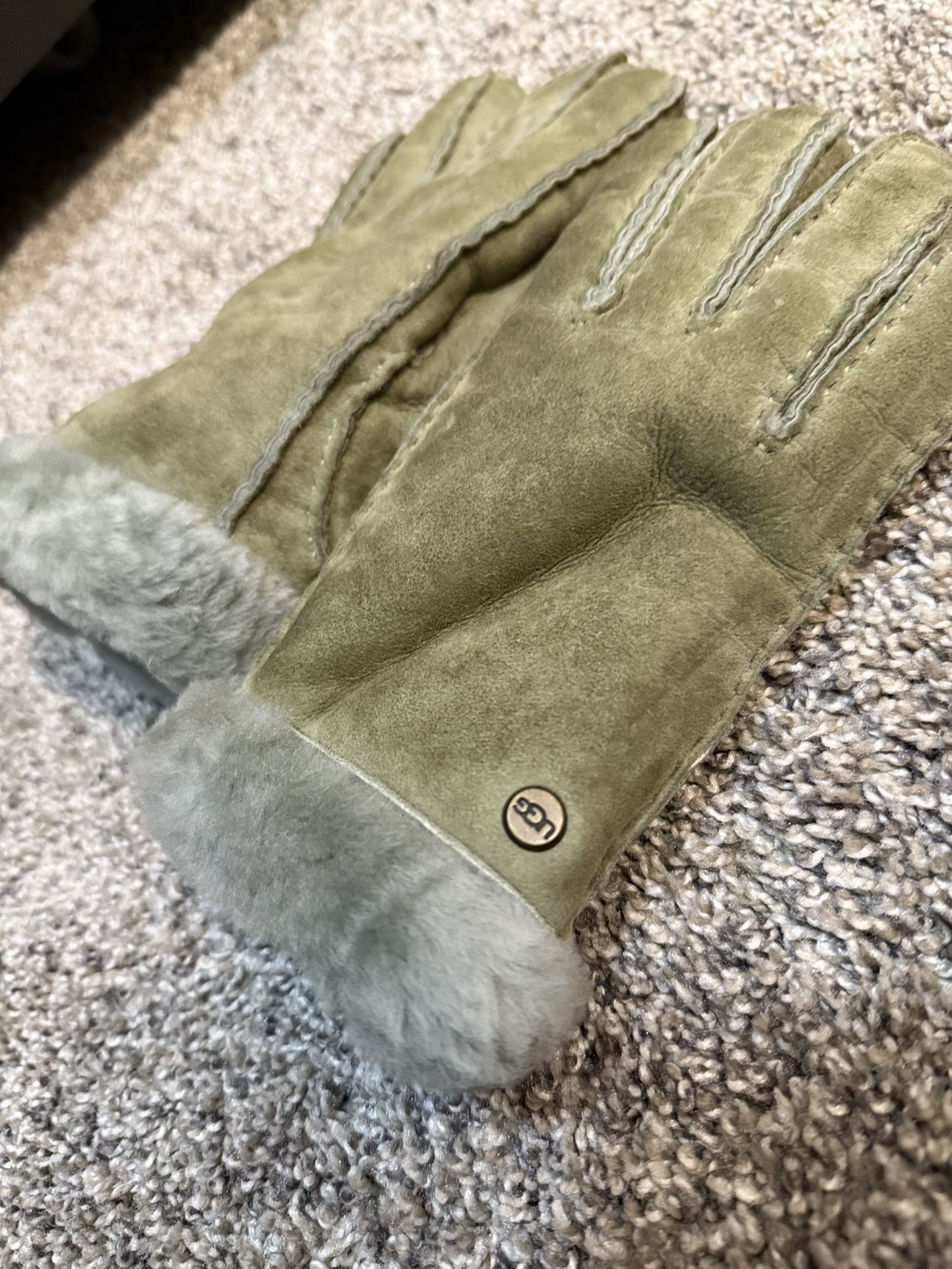 UGG Women’s Oat flax Shearling Leather Gloves
