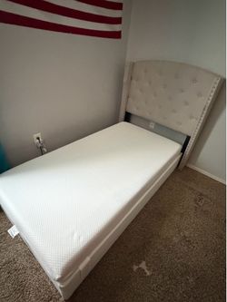 Twin size bed w mattress and metal boxspring