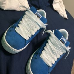 BLUE PUMAS SIZE 11