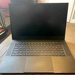 Razer Blade 15 Advanced RTX 2080 Max-Q i7-9750H 240Hz Full RGB


