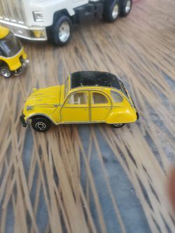 Citroën 2CVvintage yellow die-cast model of a Citroën 2CV p