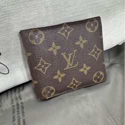 LV Louis Vuitton Men’s Bi Fold Wallet 