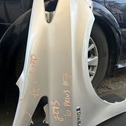 2010 - 2015 Toyota Prius Fender Passenger Side Silver