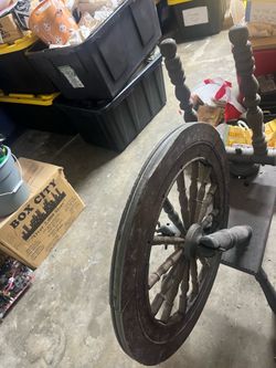 Old spinning wheel
