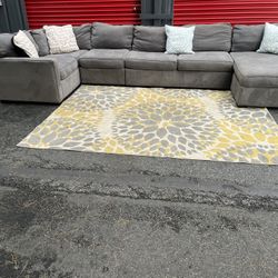 Sectional Couch!! Delivery Available 🚚!! Dimensions: 167” x 73” Length x 30” Height x 38” Depth ( 64” Depth Longer Section) 