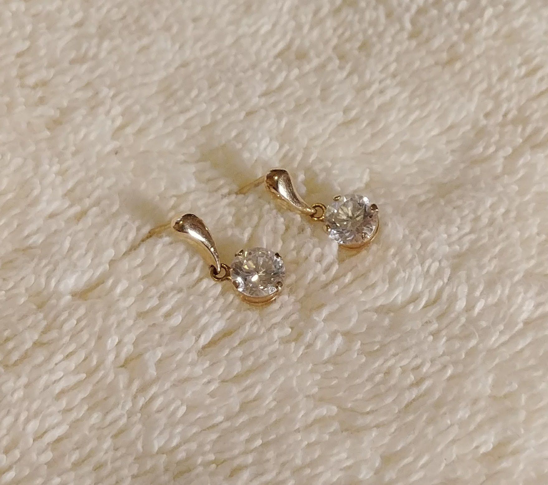 Amazing 14K Gold Diamond (?) Earrings #33