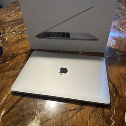 2020 Macbook Pro 13” 256 GB