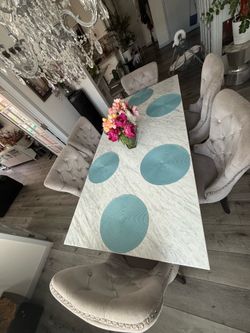 Comedor 6 sillas usado con una pequeña golpe
