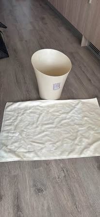 Garbage can (11.4L) & Bath Mat - FREE