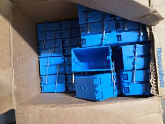 Thomas & Betts Blue Plastic Electrical Boxes with Nails 1 gang 0.62$ ea
