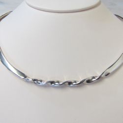 Elegant silver ladies choker necklace