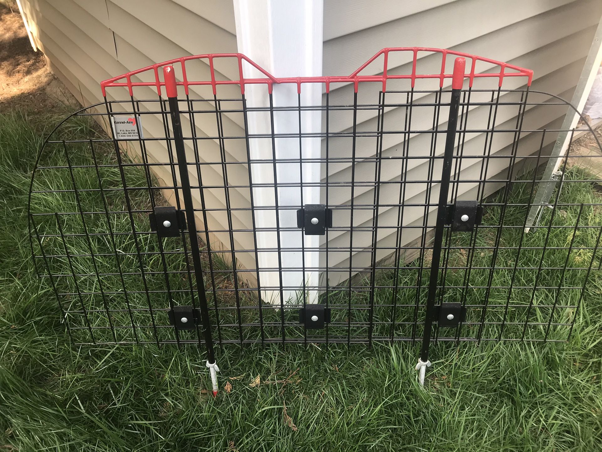 Kennel air pet barrier for SUV