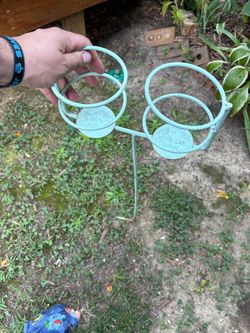 Metal drink stand