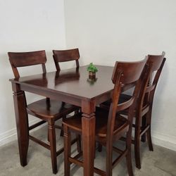 Table Set 4 Seats Great Condition 