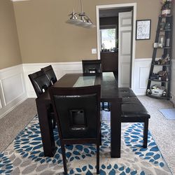 Beautiful 6-seater dining table with decorative glass in the center. Stylish and sturdy, perfect for any dining space.
