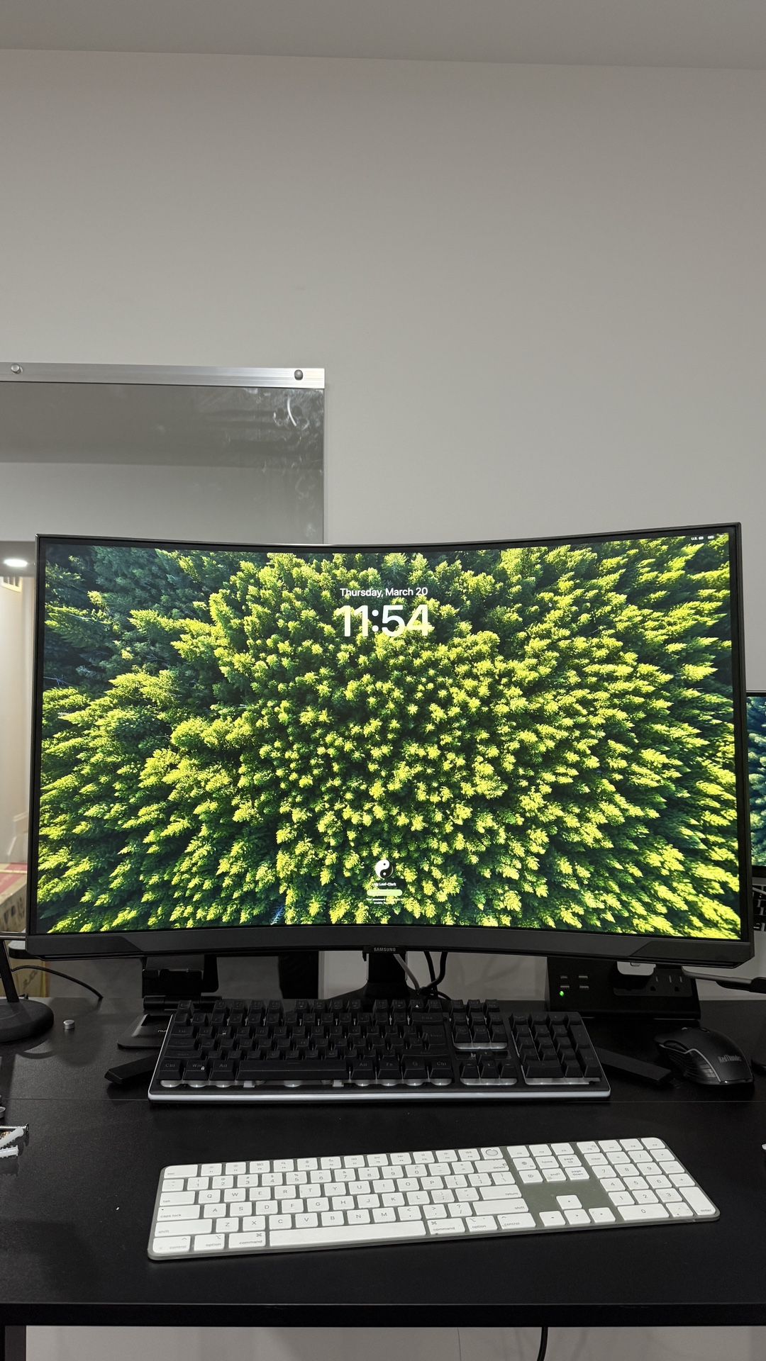 Samsung Odyssey Neo G8 32โ 4K UHD 240Hz Gaming Monitor