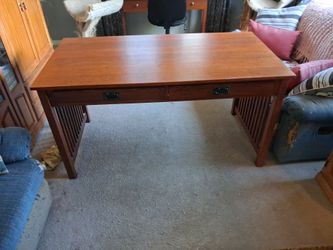 30"×57.5"×29.5 like new computer desk