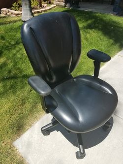 Heavy rolling office chair