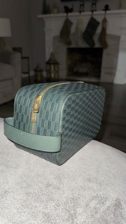 Kithmas toiletry bag