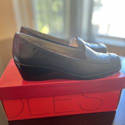 Shoe