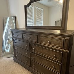 Dresser With mirror 