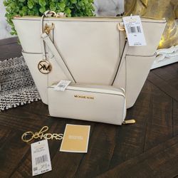 New Michael  Kors  Wallet Purse And Keychain