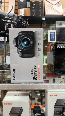 Canon T7 with 18-55mm lens