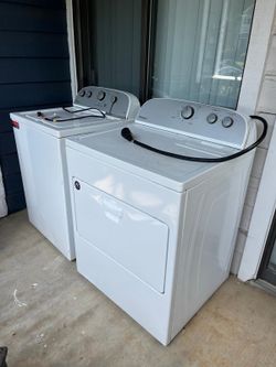 Whirlpool Washer & Dryer Set – Clean & Ready to Use