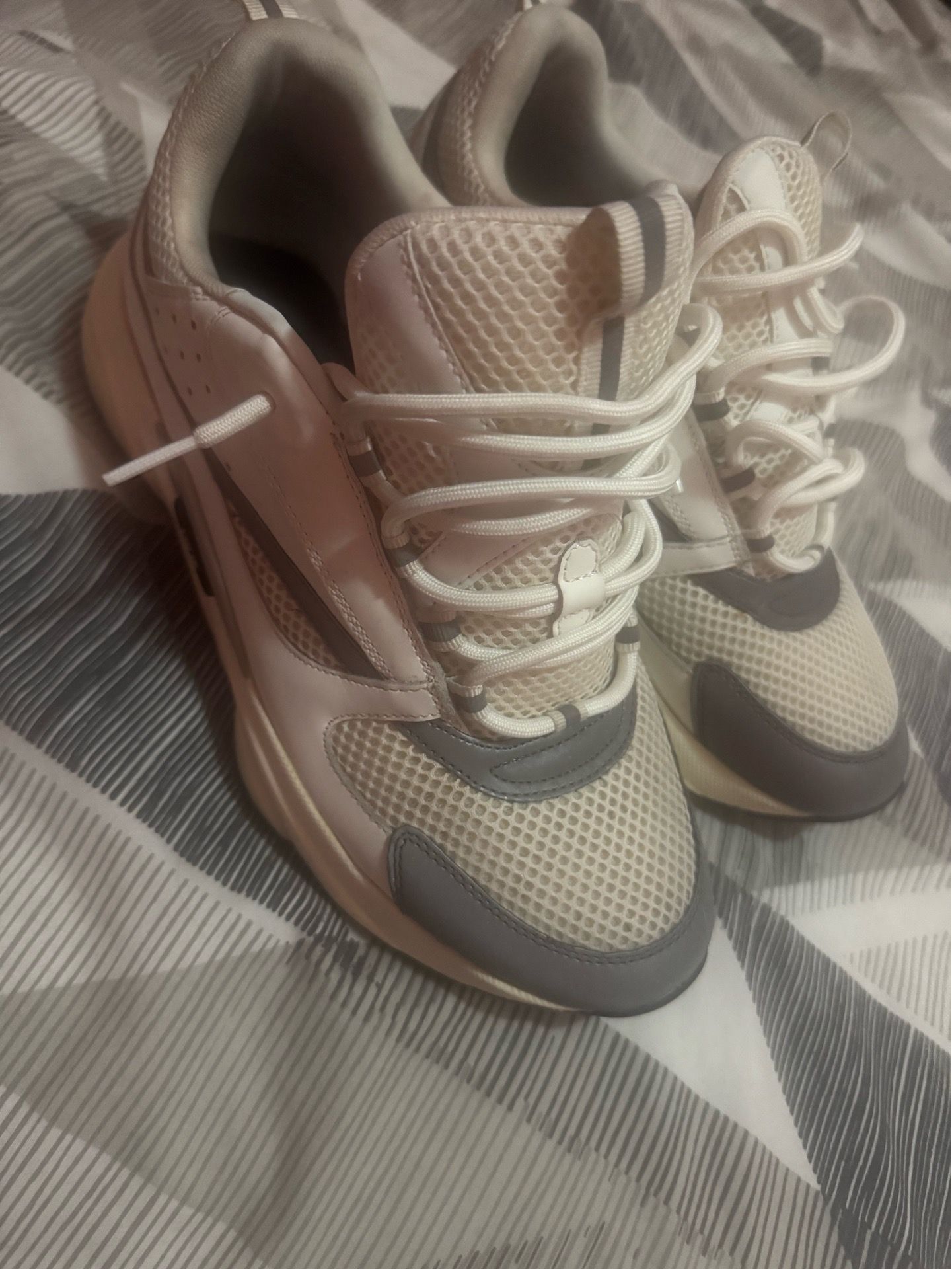 Dior b22 for Sale in Las Vegas, NV - OfferUp