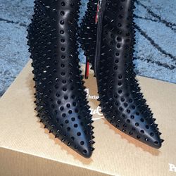 Black Studded Booties🖤