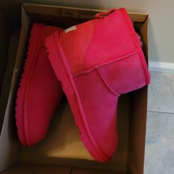 Mini Pink UGGs - new - Size 6