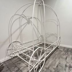 princess bed frame twin FREE MATTRESS 