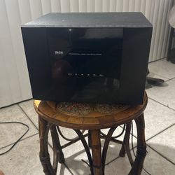 Profesional Home Theatrer Sistem It Has 6 Speker Out L TV Cd Aux And More