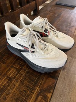 For sale 10.5 wide Brand New Brooks Ghost Best Offer
