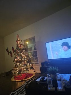 6 Ft Artificial Pre Lit / Snow Christmas Tree