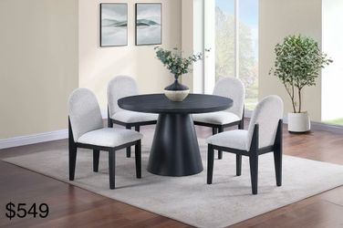 Round dining table set