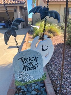 Halloween Yard Decoration Set with Bats and Ghost