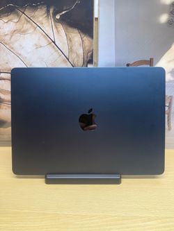 MacBook Air M2 Chip 13” 512GB SSD Midnight
