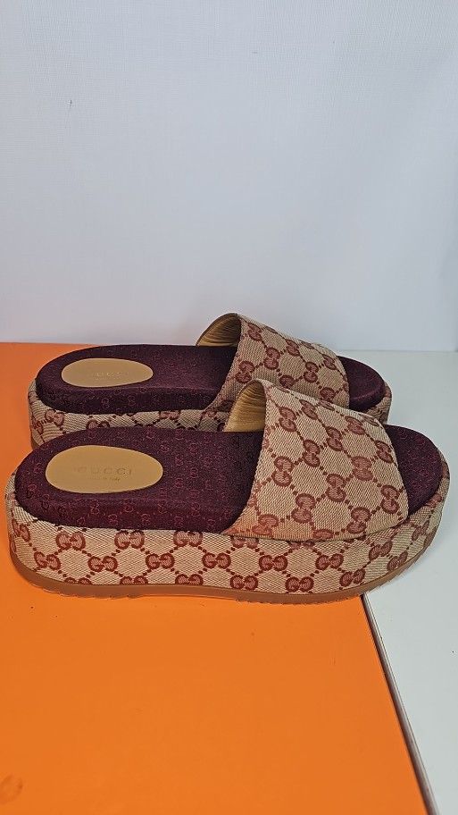 Gucci Women's Sandals Beige Red Size 7