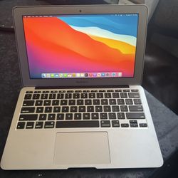 MacBook Air 11 Inch 2014 i5 + Charger 