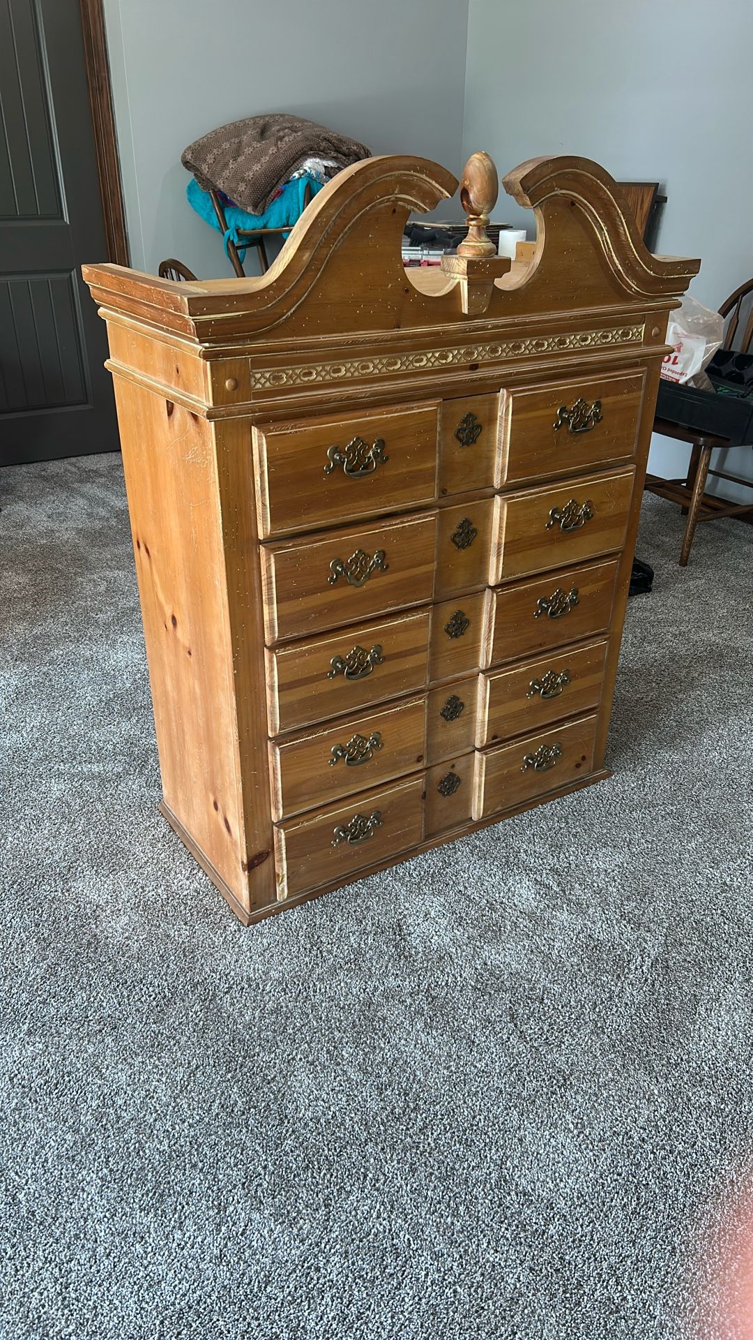Chest of drawers