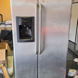 Free!!! Refrigerator double door stainless steel.