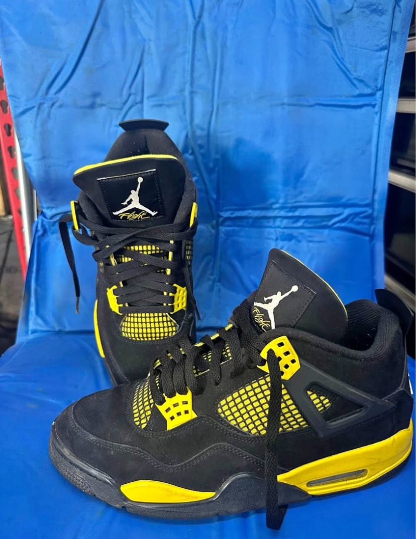 Jordan 4 Thunder