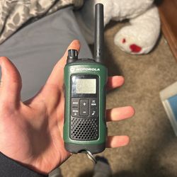Motorola Walkie-Talkies I Have Both 85 mile range