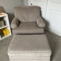 Haverty’s Villa Sonoma Swivel Glider & Ottoman